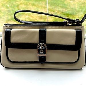 Brand New! Isabella Fiore Leather Wristlet Clutch in Bone with Black patent lthr